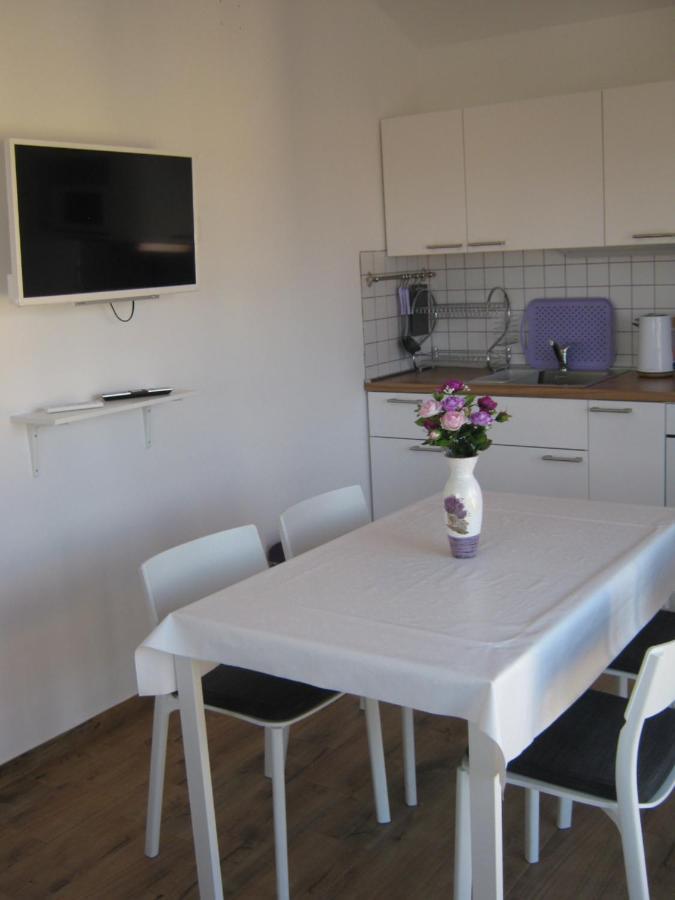 Apartmani Rebecca Vir Exterior photo