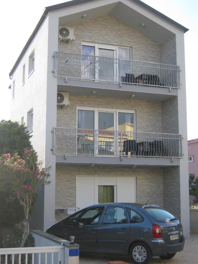 Apartmani Rebecca Vir Exterior photo