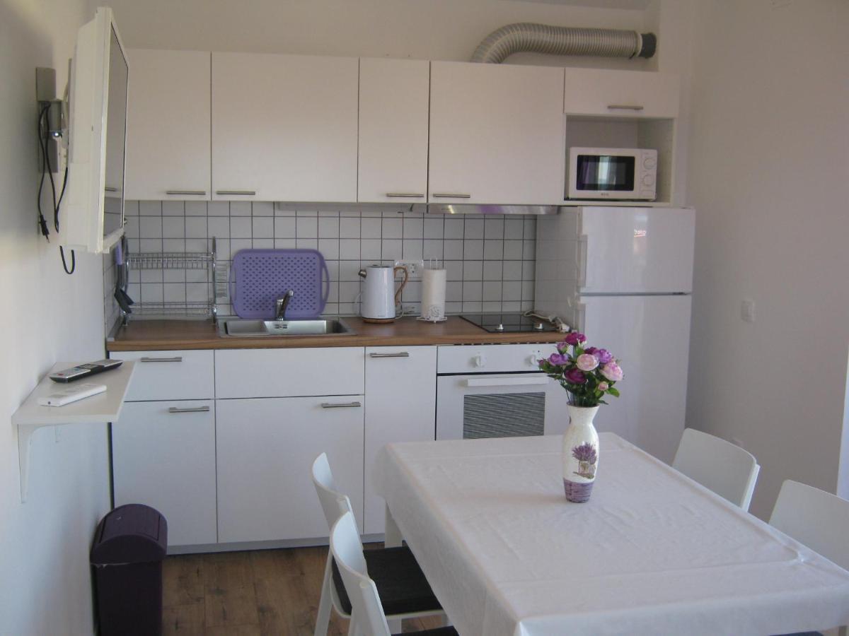 Apartmani Rebecca Vir Exterior photo