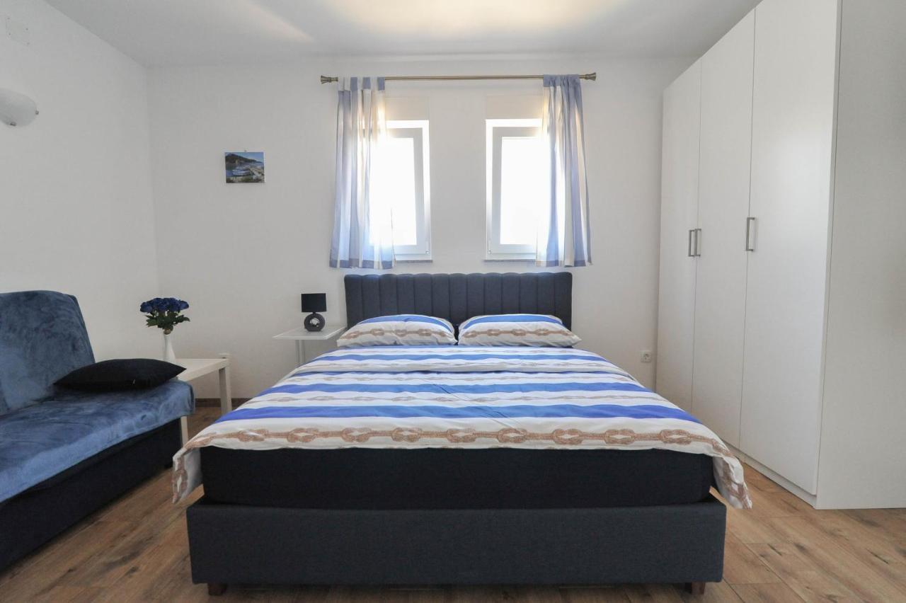 Apartmani Rebecca Vir Exterior photo