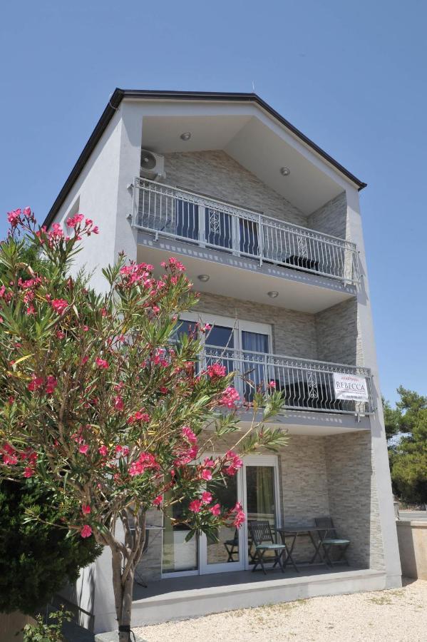 Apartmani Rebecca Vir Exterior photo
