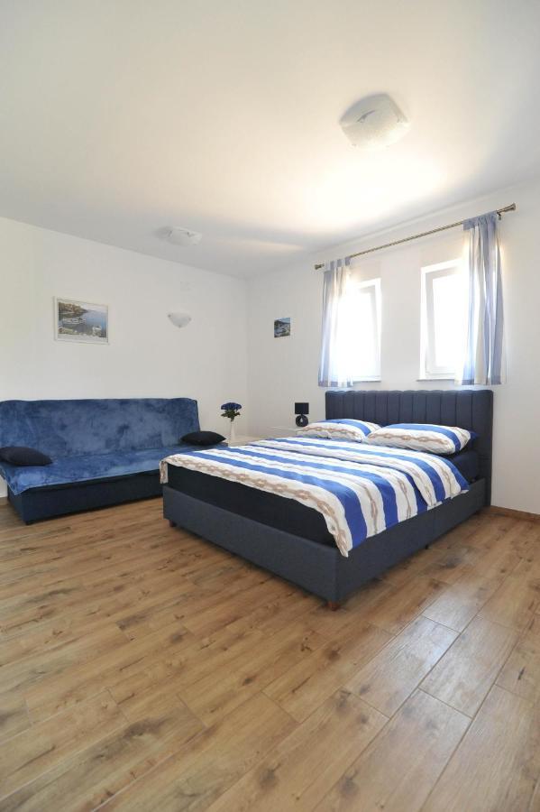 Apartmani Rebecca Vir Exterior photo