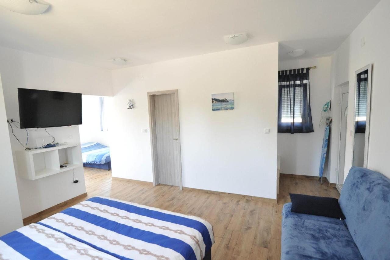 Apartmani Rebecca Vir Exterior photo