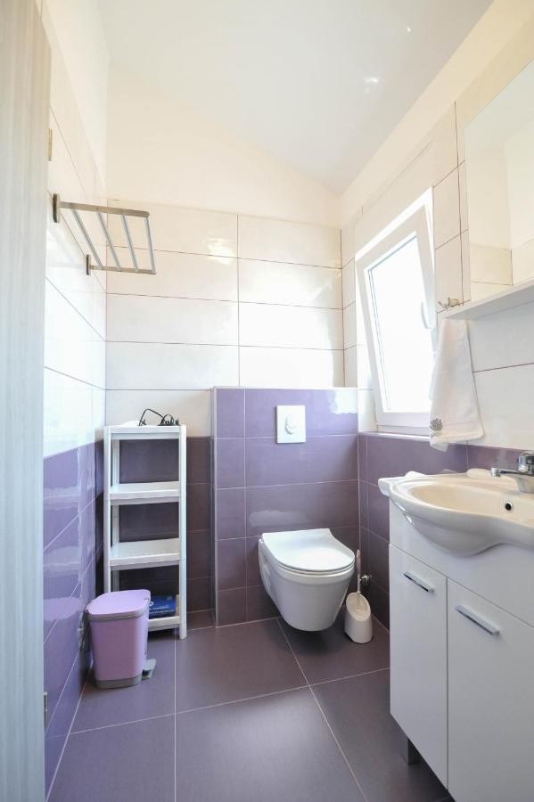 Apartmani Rebecca Vir Exterior photo