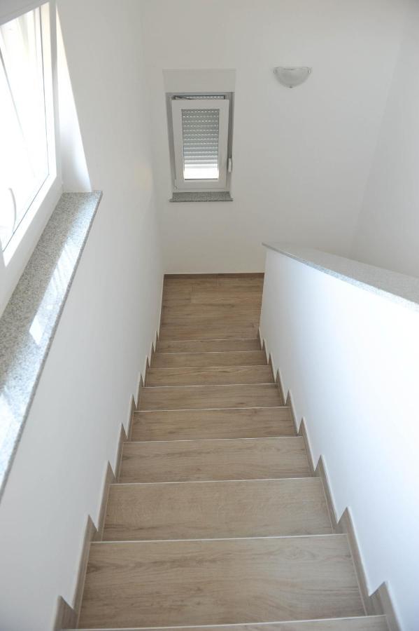 Apartmani Rebecca Vir Exterior photo